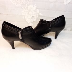 Bandolino black smooth with faux alligator heels 6